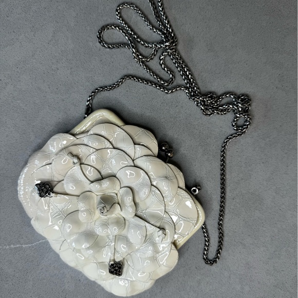 Brighton Handbags - BRIGHTON OFF WHITE / CREAM LEATHER FLOWER ROSETTE CLUTCH / CROSSBODY BAG -